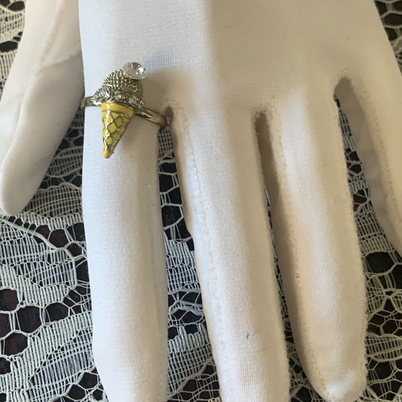 Ice cream cone ring yellow enamel - Picture 5 of 8